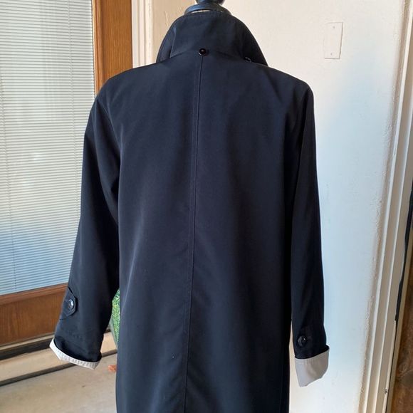 Waterproof trench coat style with removable warm lining size petite medium - Picture 6 of 13